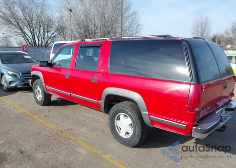1995 GMC Suburban K1500 z USA, uszkodzony, nr VIN 1GKFK16K6SJ742410